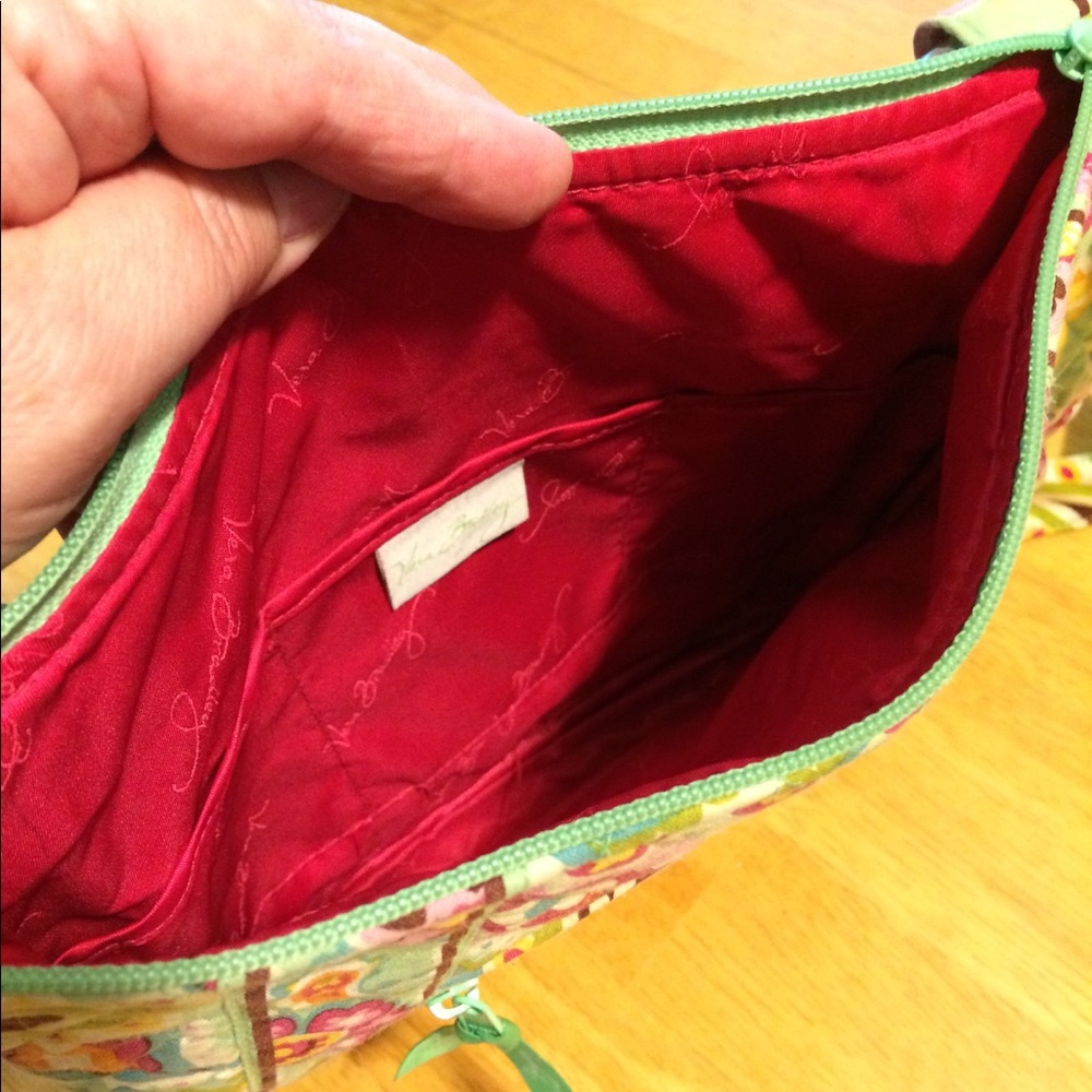 SOLD- Vera Bradley Cross Body Bag - Picture 3 of 3